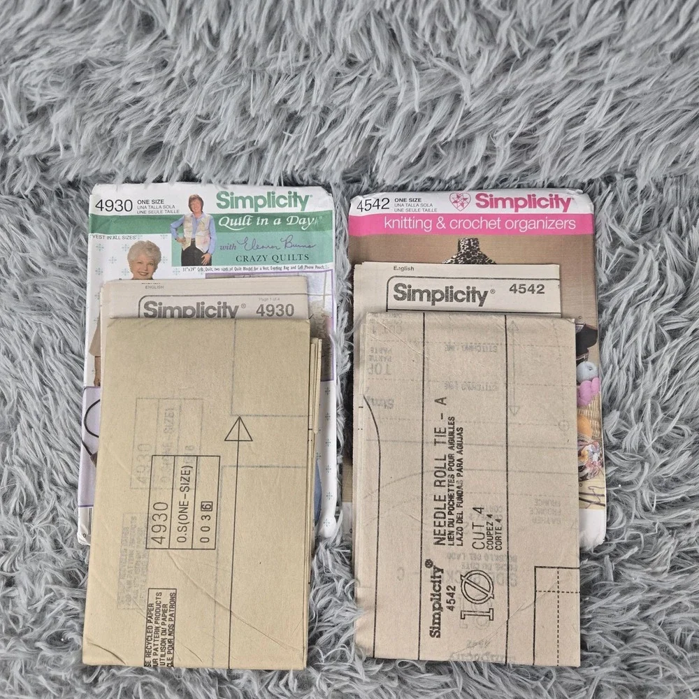 Lot Of 2 Simplicity 4930, 4542 Quilt In a Day & Knitting & Crochet Organizers‎